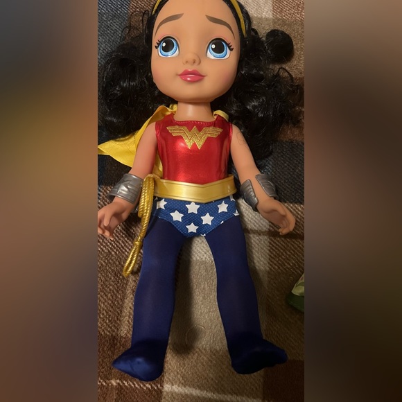 Wonder Woman doll - Picture 2 of 3